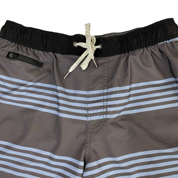 Vuori Men’s Banks Athletic Shorts 8.5” Unlined Stripe Gray - Picture 4 of 13